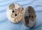 Preview: Kokos Ohrstecker mit Blattgravur Holz Natur